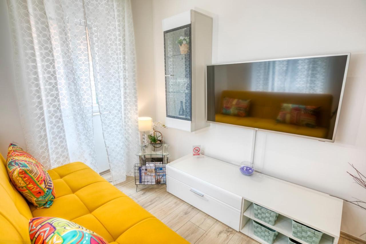 Apartment Grace, Feel At Home - Away From Home Split Bagian luar foto