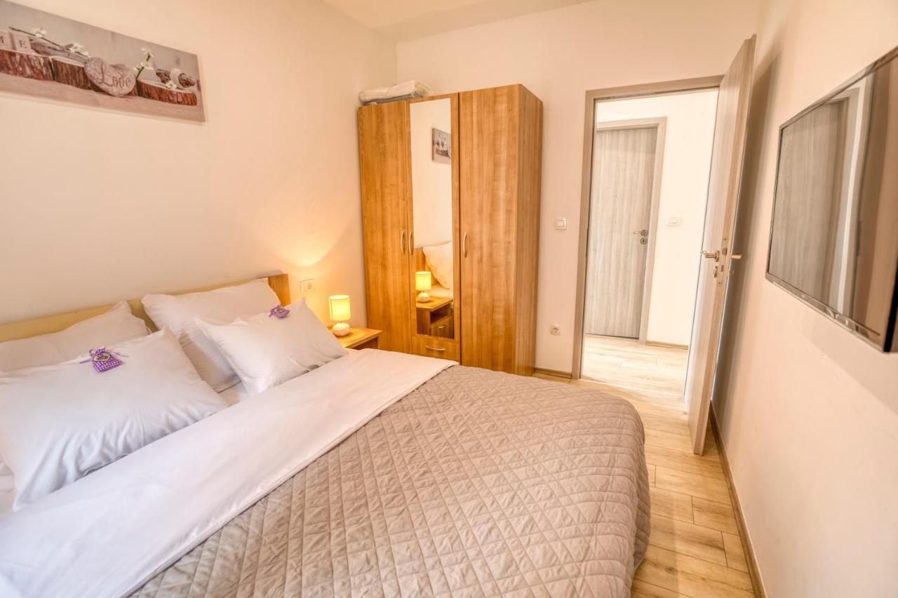 Apartment Grace, Feel At Home - Away From Home Split Bagian luar foto