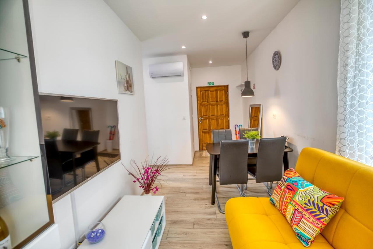 Apartment Grace, Feel At Home - Away From Home Split Bagian luar foto